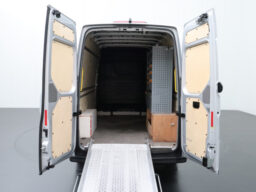 Volkswagen Crafter 2.0TDI 140PK L3H3 | Oprijplaat | Trekhaak 3000Kg | 163.238 km | 2019 | 140 pk