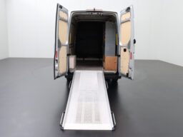 Volkswagen Crafter 2.0TDI 140PK L3H3 | Oprijplaat | Trekhaak 3000Kg | 163.238 km | 2019 | 140 pk